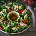 Avocado Garnelen Salat mit Champignons und Tomaten