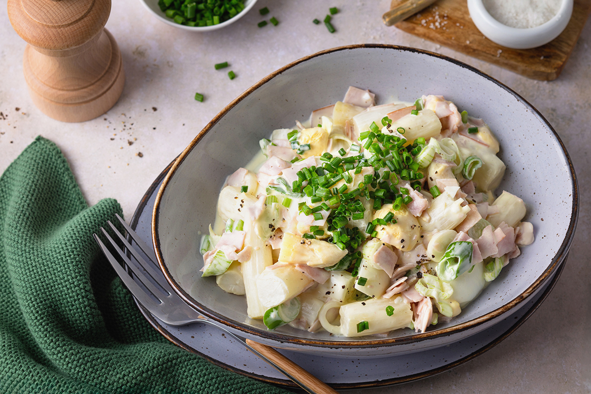 Ketogener Spargelsalat mit Ei